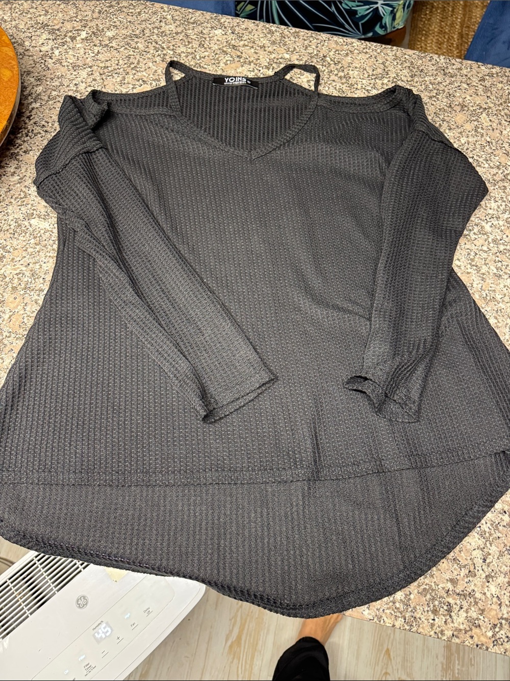 YOINS Black Cold Shoulder V-Neck Long Sleeve Top